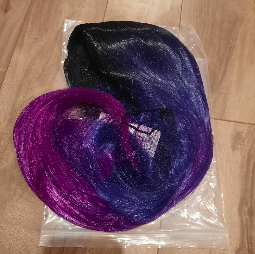 Wig - Picture 2 of 4